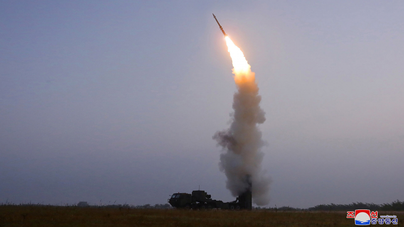 КНДР произвела запуск баллистической ракеты с подлодки, сообщили СМИ