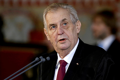 В сенате Чехии призвали снять полномочия с президента Земана