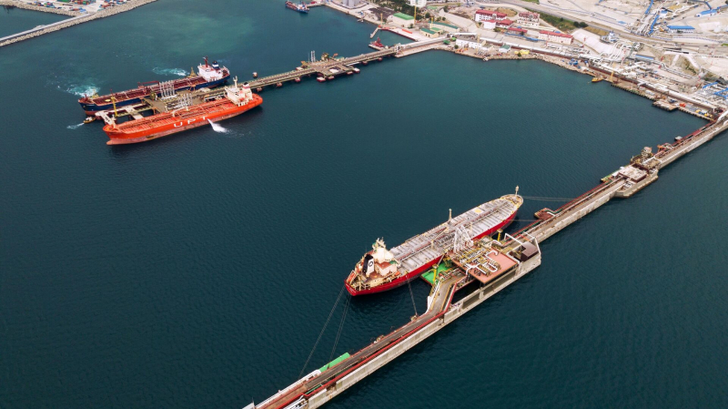 МИД Венгрии предложил ввести эмбарго на морские поставки нефти из России