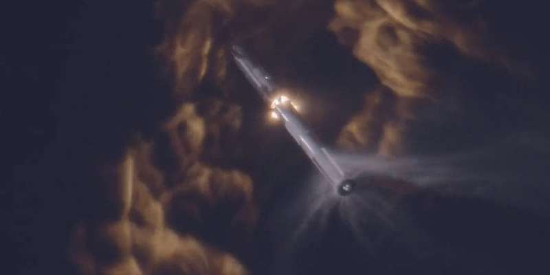 Історичний момент. З’явилося повне відео поділу гігантського корабля SpaceX Starship у космосі