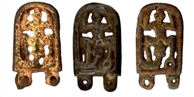 Раптово. Знайдена археологами в Чехії середньовічна пряжка з жабою виявилася язичницьким символом — фото