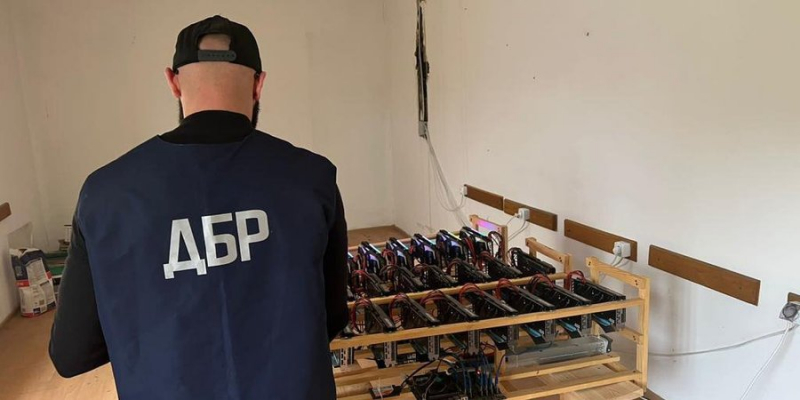 ДБР викрило підпільну криптоферму у держпідприємстві Ліси України на Львівщині