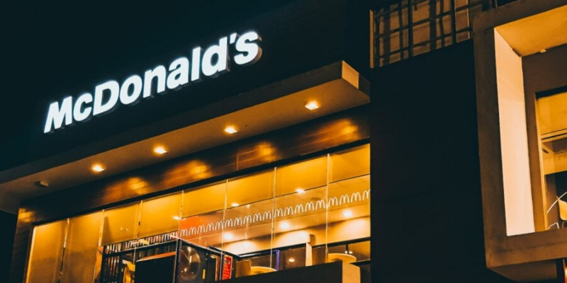 McDonald’s скоротить зарплати своїм співробітникам та закриє кілька офісів